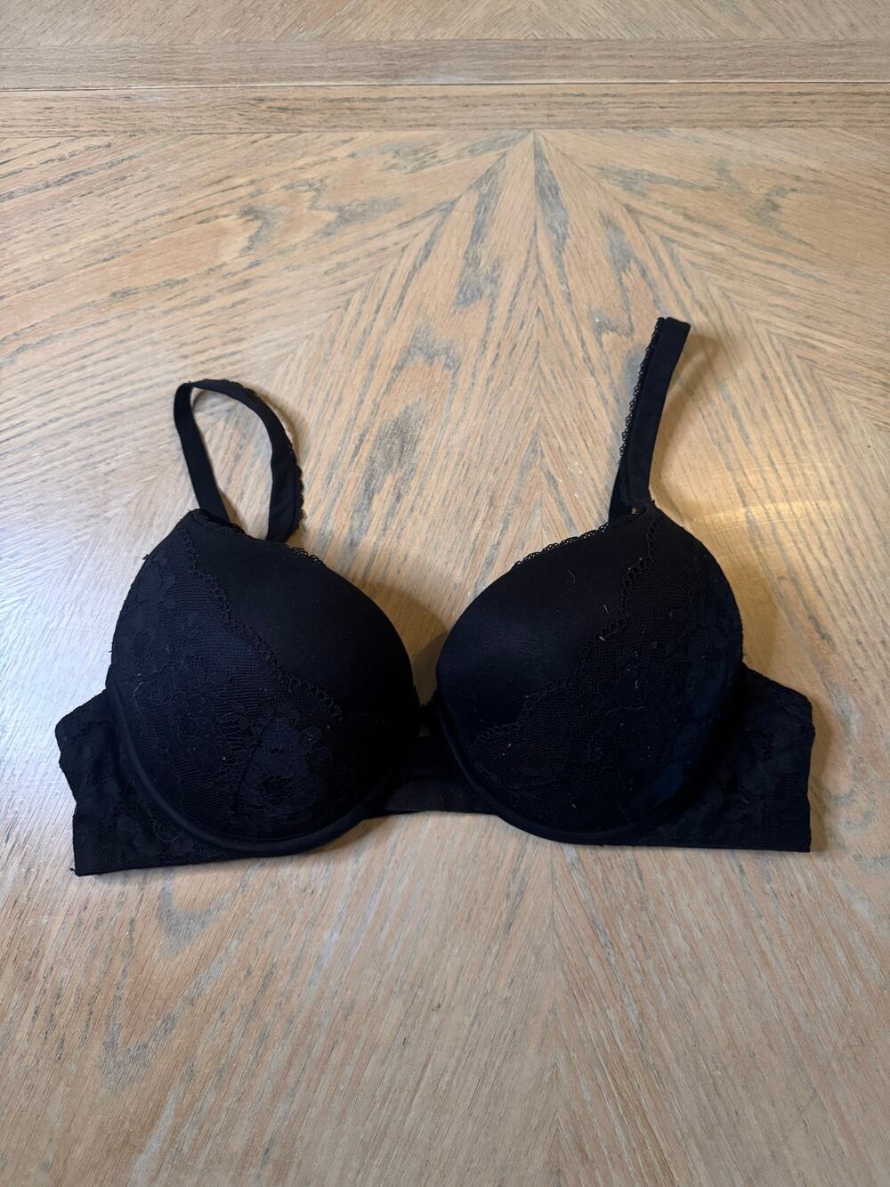 Victoria’s Secret body by Victoria perfect shape black push up bra size 36C